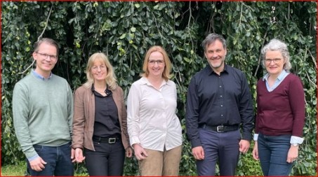 Die Ärzt*innen, die die Summer School gestalten, sind zu sehen.