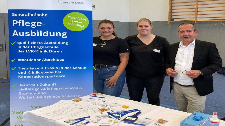 Infostand der Pflegeschule beim Tag der offenen Tür in der LVR-Klinik Düren