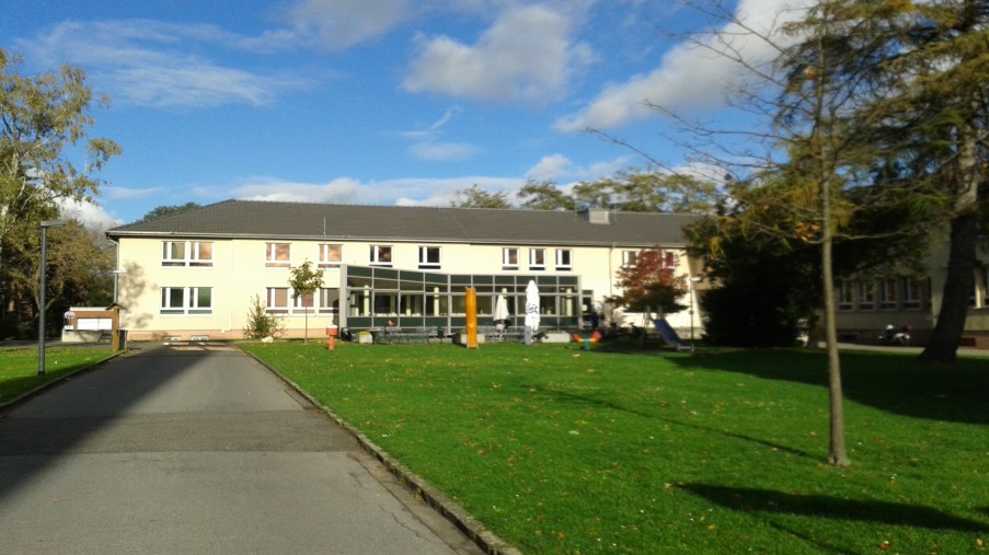 Sicht auf die Cafeteria und Spielplatz